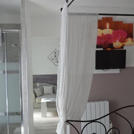 Au Coeur Du Bien Etre, Chambre D'Hotes Avec Piscine Chauffee Et Couverte, Spa, Sauna, Massages Monteaux Bagian luar foto