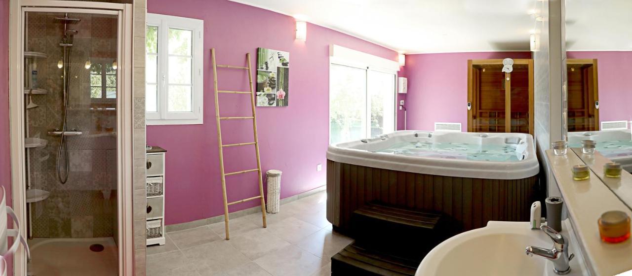 Au Coeur Du Bien Etre, Chambre D'Hotes Avec Piscine Chauffee Et Couverte, Spa, Sauna, Massages Monteaux Bagian luar foto