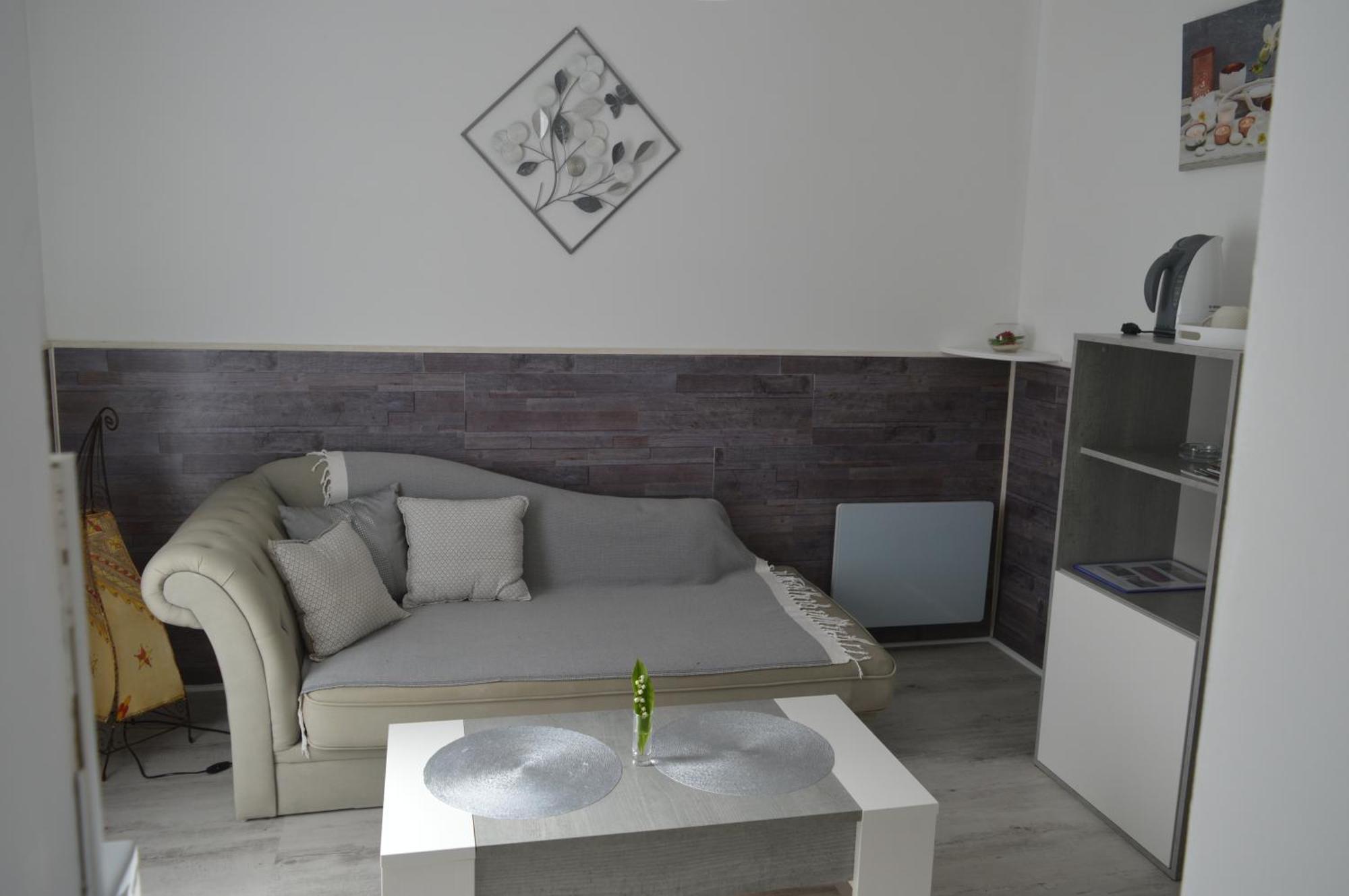 Au Coeur Du Bien Etre, Chambre D'Hotes Avec Piscine Chauffee Et Couverte, Spa, Sauna, Massages Monteaux Bagian luar foto