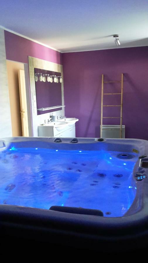 Au Coeur Du Bien Etre, Chambre D'Hotes Avec Piscine Chauffee Et Couverte, Spa, Sauna, Massages Monteaux Bagian luar foto